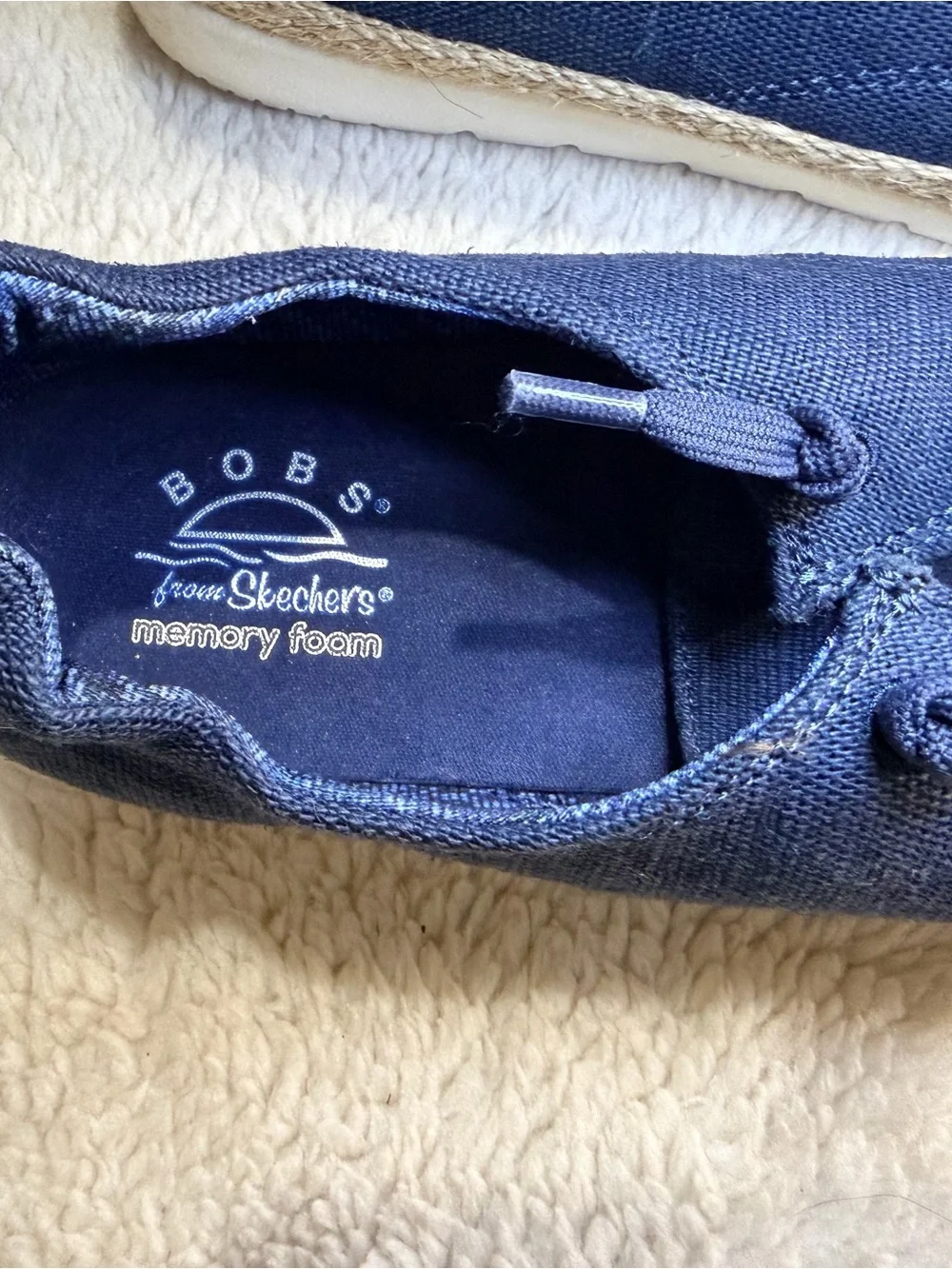 951. LIKE NEW Skechers Navy Blue Casual Slip-On Loafers with White Sole